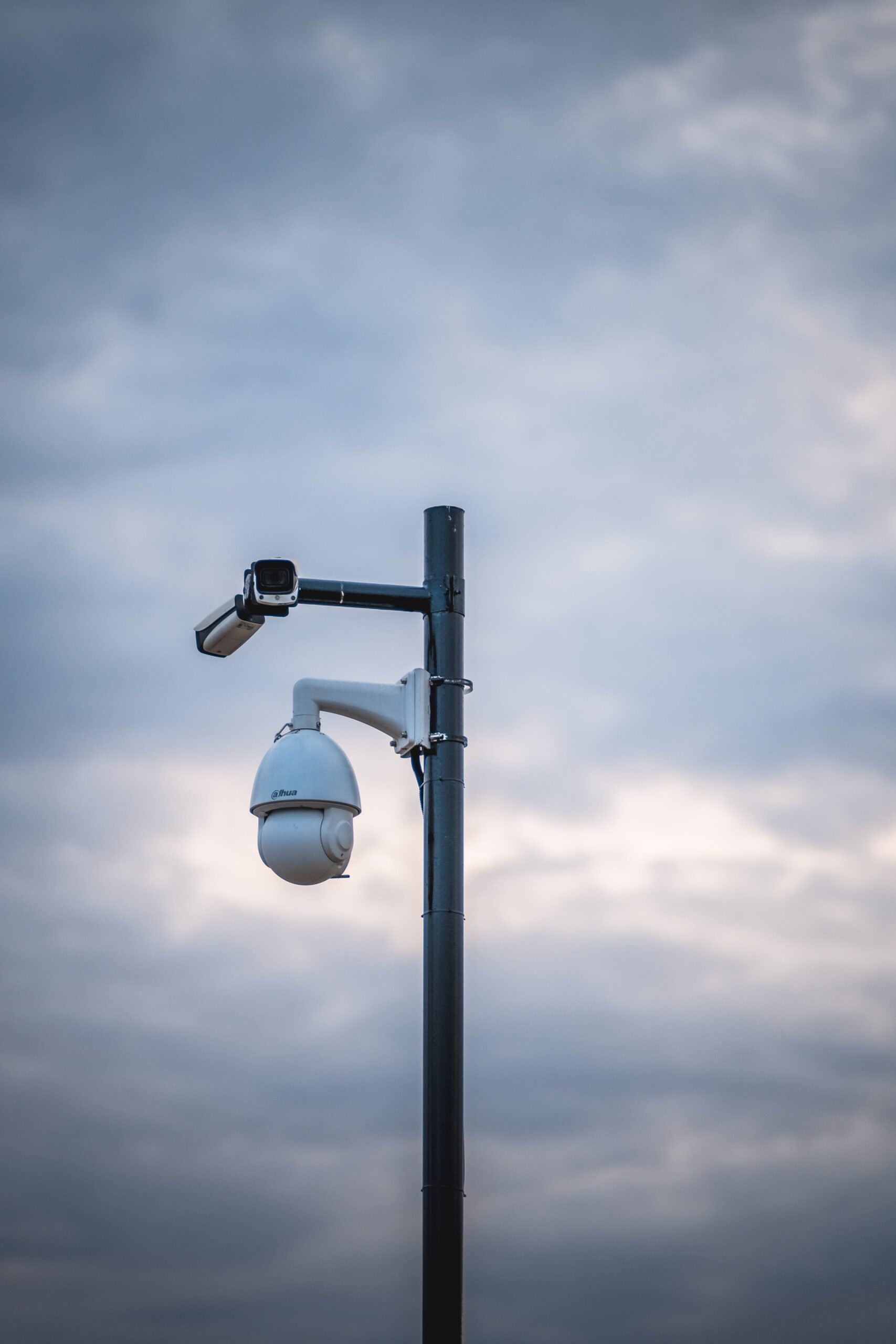 camara seguridad en poste